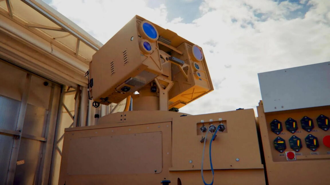 20 Kilowattlı Laser ile Üç Drone Nasıl Etkedildi?