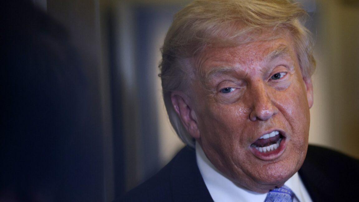 Trump, FCC'yi Gazeteci Cezalandırmaya Talep Etti: Basın Özgürlüğü ve Regülasyon Çatışması